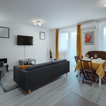 Var-Lak Apartment Szeged Ngoại thất bức ảnh