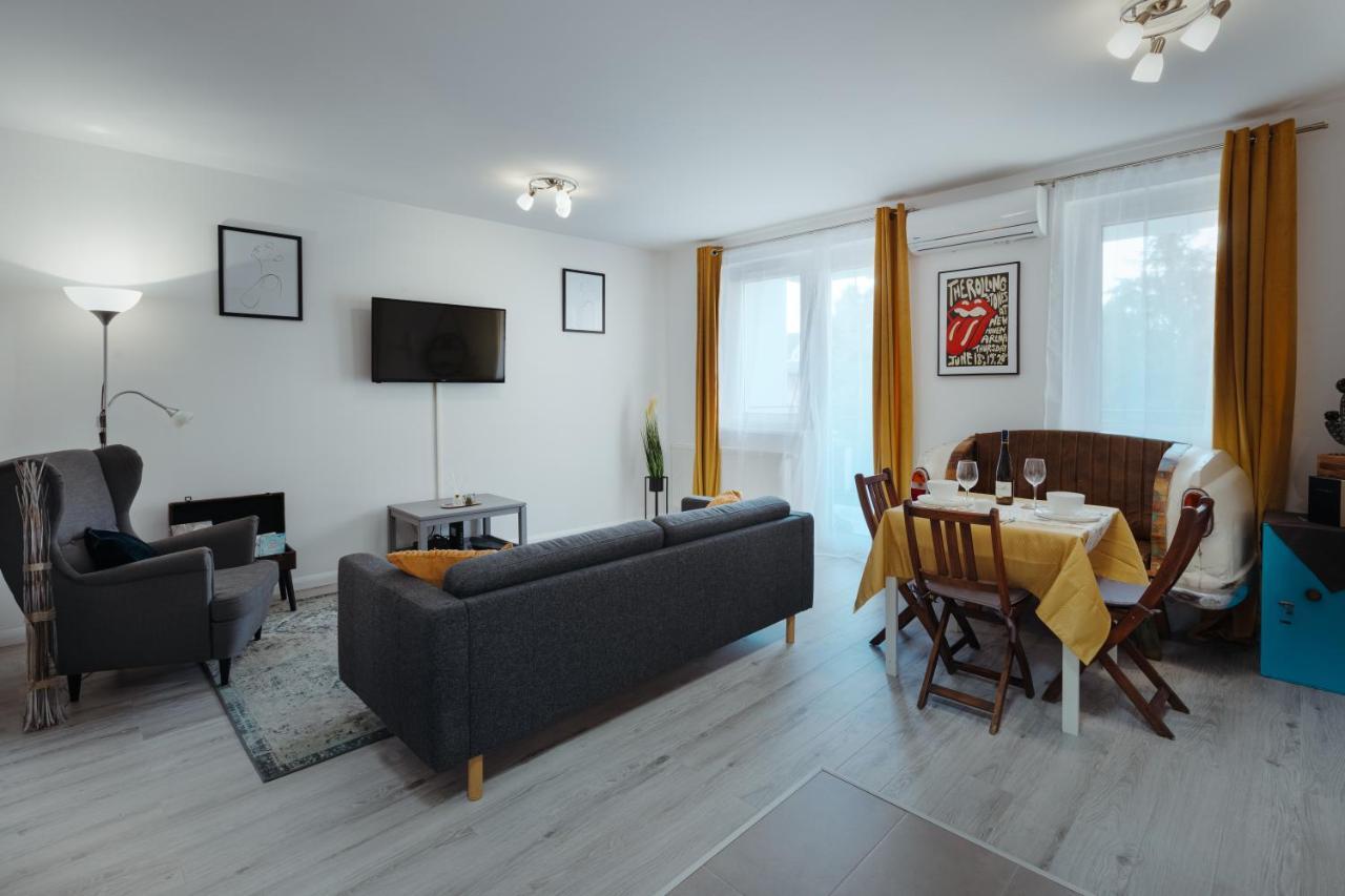 Var-Lak Apartment Szeged Ngoại thất bức ảnh